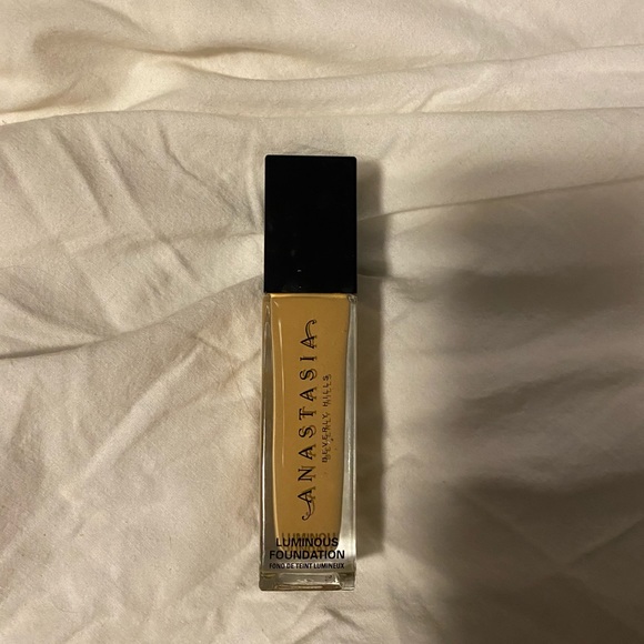 Anastasia Beverly Hills foundation - Picture 1 of 2